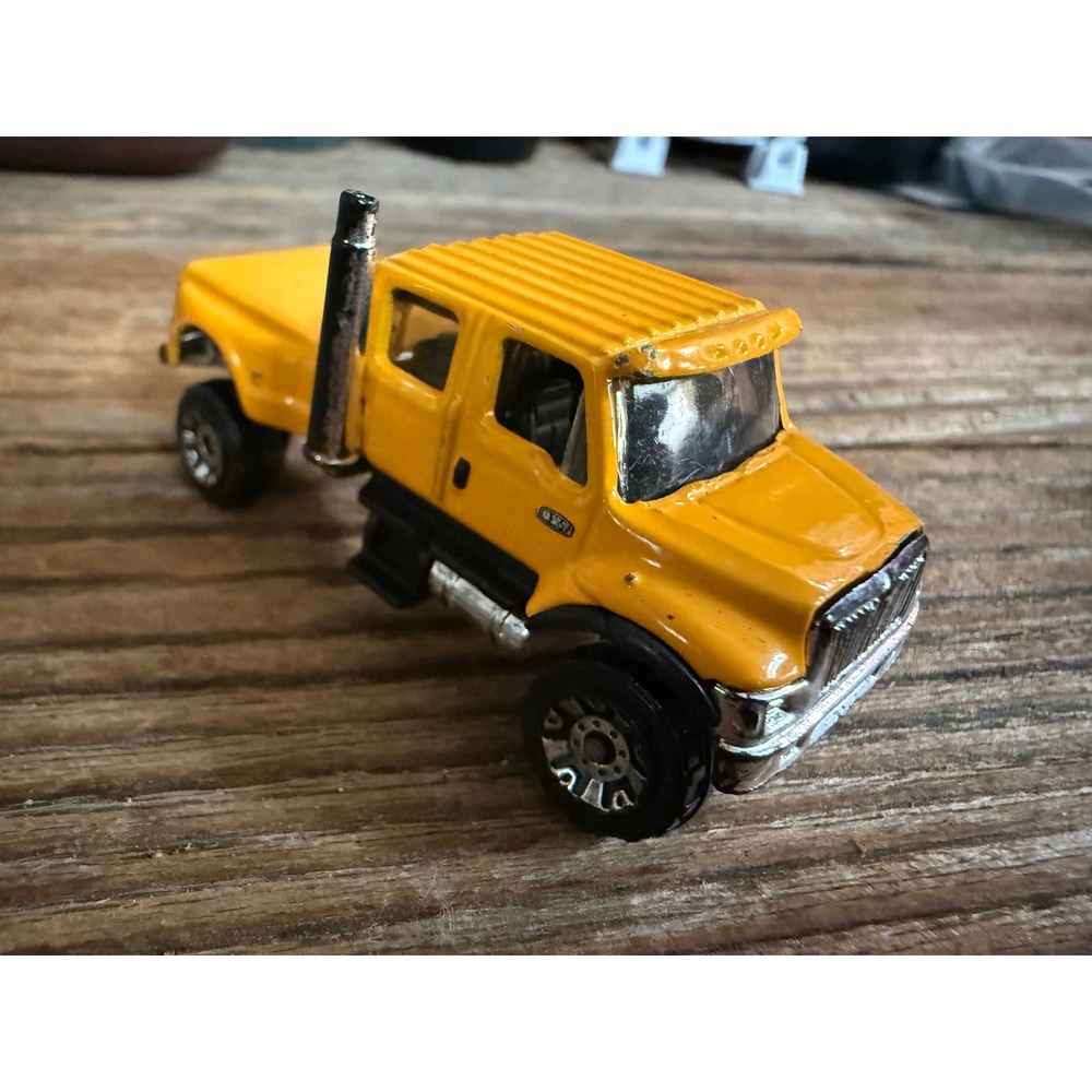 Y2K 2005 Matchbox International CXT Pickup Truck Yellow Diecast Toy Vehicle